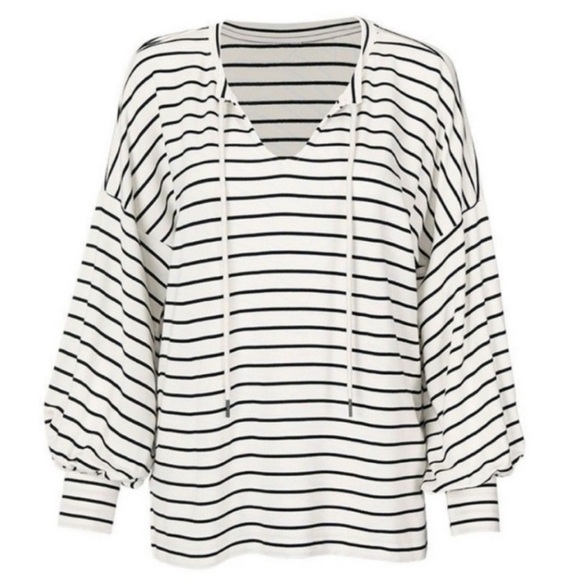 Cabi Women's 5746 Relax Game Day Sweatshirt Size Small - Picture 8 of 8